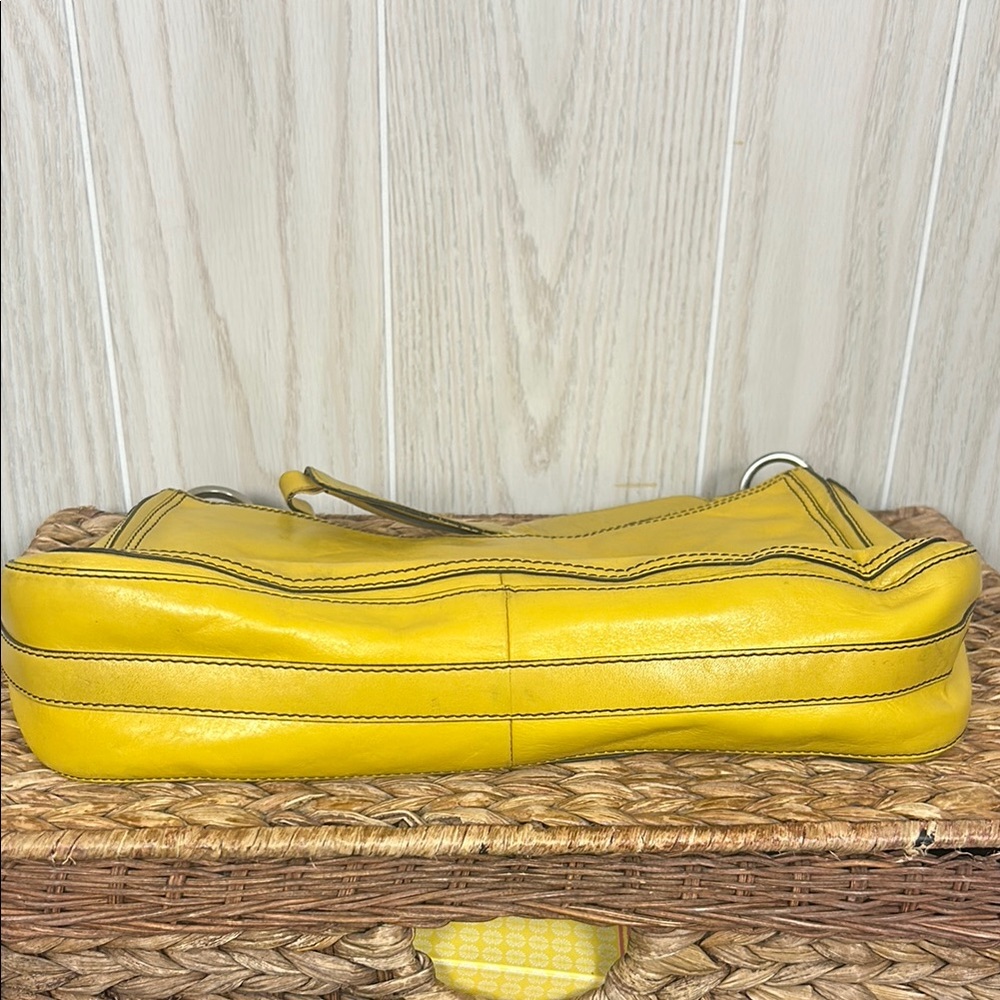 Vintage Hype Yellow Leather Shoulder Bag - Picture 4 of 9